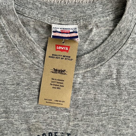L/XL Levi T-shirt Men New with Tag - Picture 2 of 3
